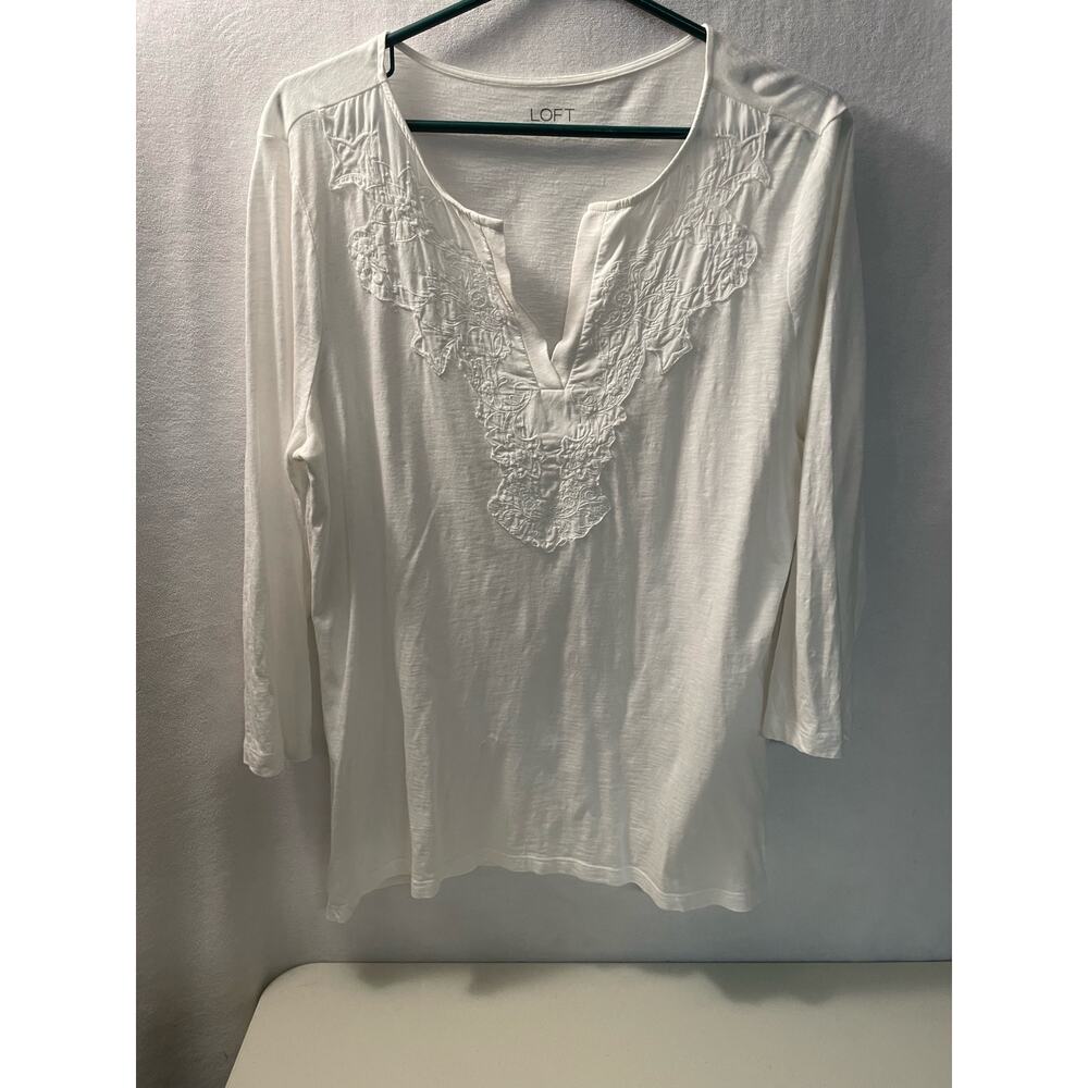 Loft outlet white super soft Tshirt long sleeve raised design‎ neck